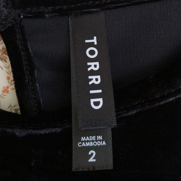 Torrid Full Length Crushed Velvet Short Sleeve Black Catsuit | 2X - Picture 7 of 7